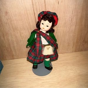 ~345 MADAME ALEXANDER DOLL IN BOX 8" INTERNATIONAL SCOTLAND 596 BENT KNEE